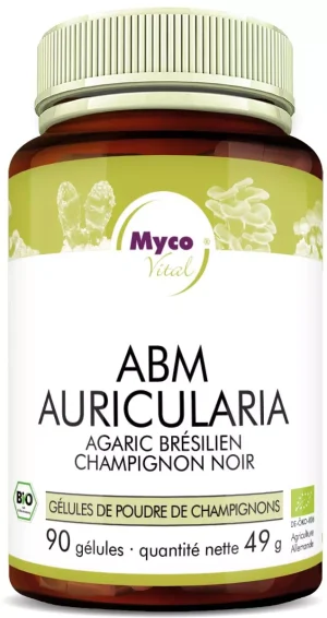 MycoVital_ Un flacon brun étiqueté ABM Auricularia by Myco Vital, contenant 90 capsules de poudre de champignons bio (Mandelpilz/Mu-Err-Pilz), avec un texte vert et blanc et des images de champignons sur l'étiquette.