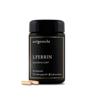 Schwarze, zylindrische Dose mit schwarzem Deckel und goldener Umrandung. Auf dem Etikett steht „artgerecht LFERRIN – Lactoferrin CLN“. Unten sind die Angaben „60 Kapseln“, „laborgeprüft“ und „laktosefrei“ zu sehen. Zwei Kapseln liegen vor der Dose.