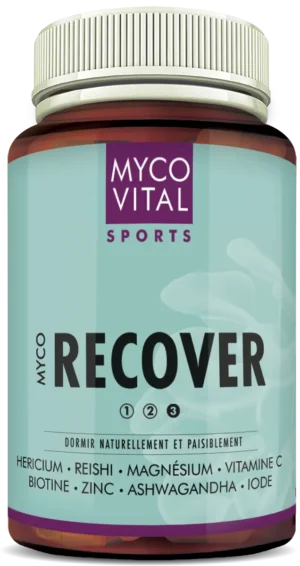 Pot brun de complément alimentaire avec couvercle blanc à vis et étiquette vert menthe. Inscription « MYCO VITAL SPORTS – MYCO RECOVER ». En dessous : « Sommeil naturel et détendu » et la liste des ingrédients : Hericium, Reishi, magnésium, vitamine C, biotine, zinc, ashwagandha et iode. Motifs de champignons doux en arrière-plan.