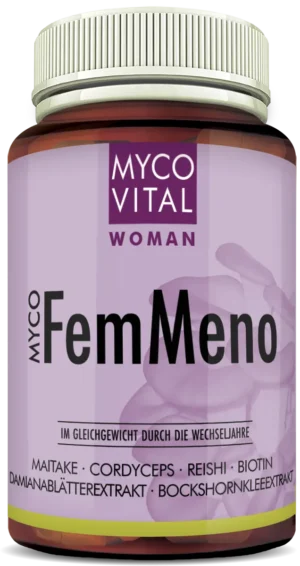 Braune Glasflasche des Nahrungsergänzungsmittels MycoFemMeno von MycoVital Woman mit helllila Etikett. Aufschrift ‚Im Gleichgewicht durch die Wechseljahre‘ sowie Hinweise auf die Inhaltsstoffe Maitake, Cordyceps, Reishi, Biotin, Bockshornklee- und Damianablätterextrakt.