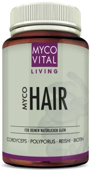 „Braune Glasflasche des Nahrungsergänzungsmittels MycoHair von MycoVital Living mit hellgrünem Etikett. Aufschrift ‚Für deinen natürlichen Glow‘ sowie Hinweise auf die Inhaltsstoffe Cordyceps, Polyporus, Reishi und Biotin.
