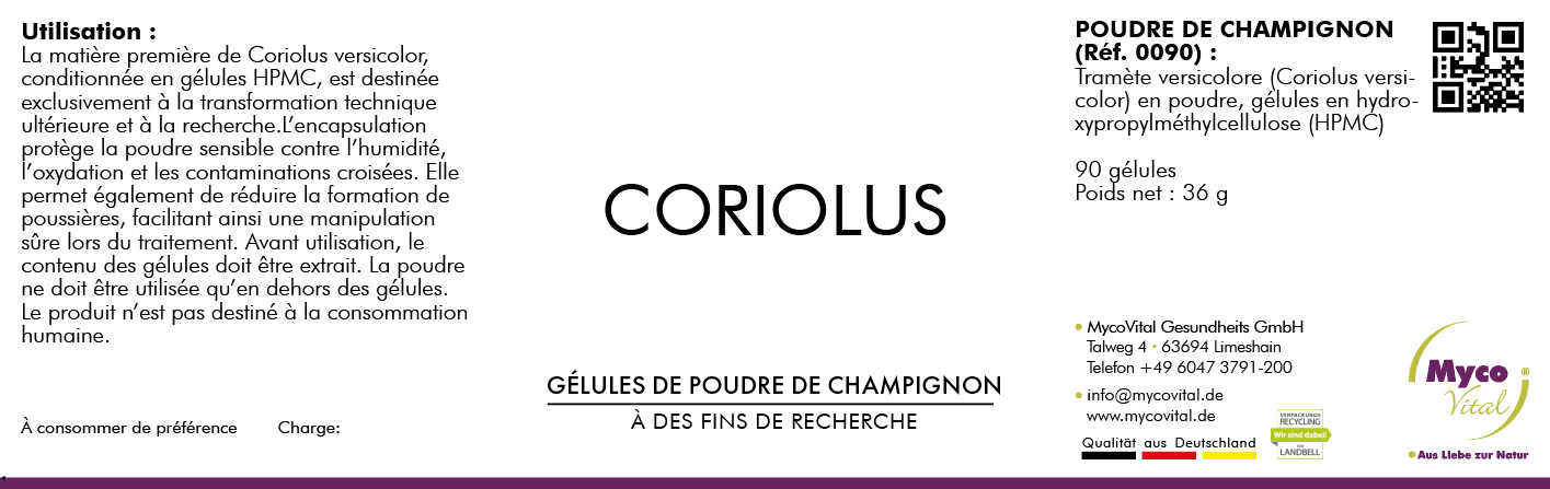 MycoVital_ Une étiquette de produit pour des capsules de champignons Coriolus Schmetterlings-Tramete, avec des instructions d'utilisation, des ingrédients et des détails de contact. L'étiquette comprend un code QR et est principalement blanche avec des accents violets et verts.
