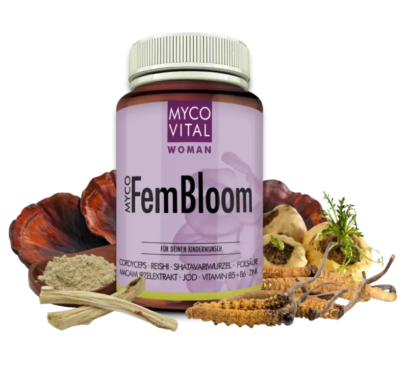 MycoVital_ Eine Flasche des Nahrungserg&auml;nzungsmittels MycoVital Woman FemBloom ist von nat&uuml;rlichen Inhaltsstoffen wie Kr&auml;utern, Pilzen und Pulvern umgeben, die einen wei&szlig;en Hintergrund haben.