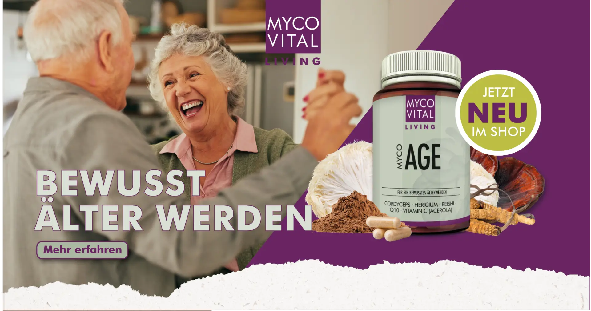 MycoVital_ Eine &auml;ltere Frau und ein &auml;lterer Mann l&auml;cheln und lachen zusammen in einer K&uuml;che. Auf der rechten Seite ist eine Flasche MycoVital Age Nahrungserg&auml;nzungsmittel und ein gr&uuml;ner Kreis mit der Aufschrift "JETZT NEU IM SHOP" zu sehen. Der deutsche Text lautet "BEWUSST &Auml;LTER WERDEN.".