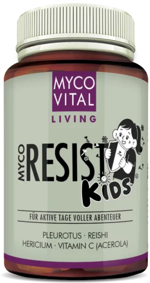 MycoVital_ Eine Dose mit dem Nahrungsergänzungsmittel Myco Vital Living Resist Kids, auf der ein Kind abgebildet ist, das ein Schild hält. Auf dem Etikett sind Pleurotus, Reishi, Hericium-Pilze und Vitamin C (Acerola) zur Unterstützung aktiver Kinder angegeben.