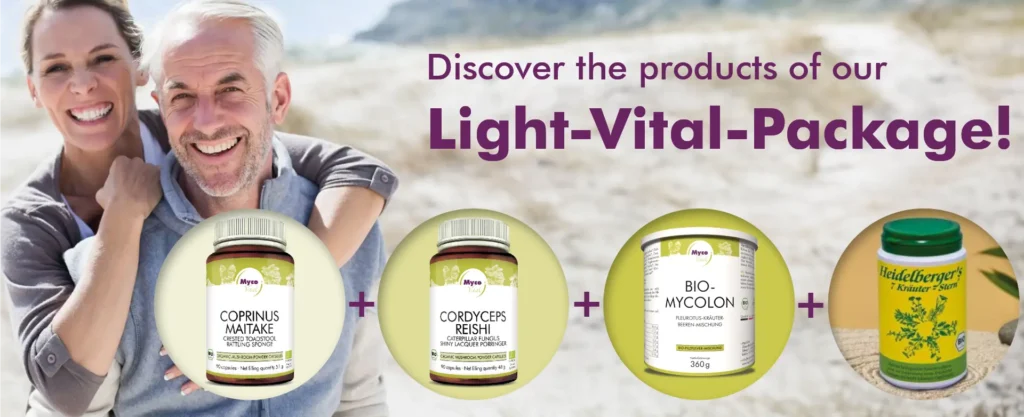 MycoVital_ Una pareja sonriente est&aacute; de pie al aire libre. Junto a ellos hay un texto en alem&aacute;n: &iexcl;Entdecken Sie die Produkte unseres Leicht-Vital-Paket! A continuaci&oacute;n se muestran im&aacute;genes de tarros de suplementos etiquetados como Coprinus Maitake, Cordyceps Reishi, Bio-Mycolon y Heidelberg Pulver.