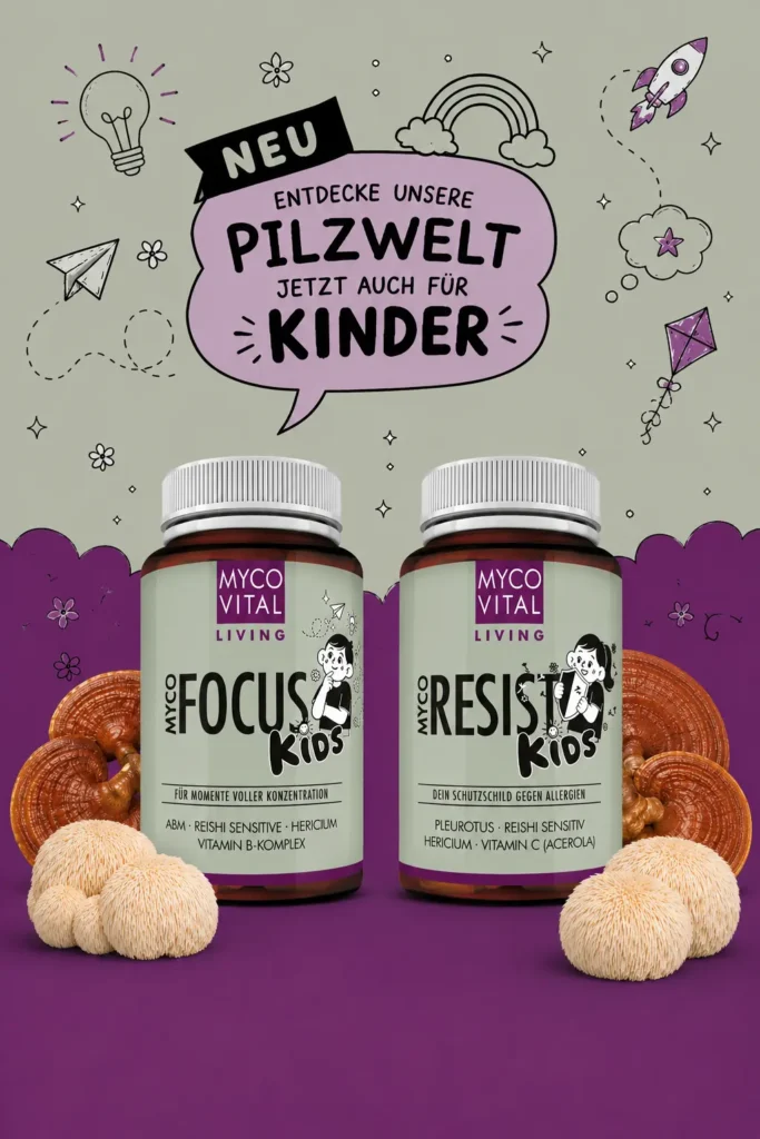 MycoVital_ Zwei Erg&auml;nzungsflaschen mit den Aufschriften Focus Kids und Resist Kids stehen auf einem lila Hintergrund mit Cartoon-Pilzen und Wolken. Der dekorative Text dar&uuml;ber lautet: NEU, Entdecke unsere Pilzwelt jetzt auch f&uuml;r Kinder.